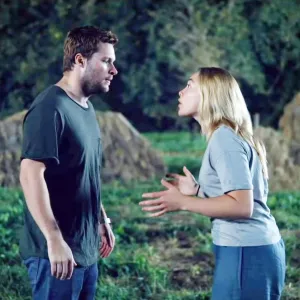 Jack Reynor and Florence Pugh in Midsommar