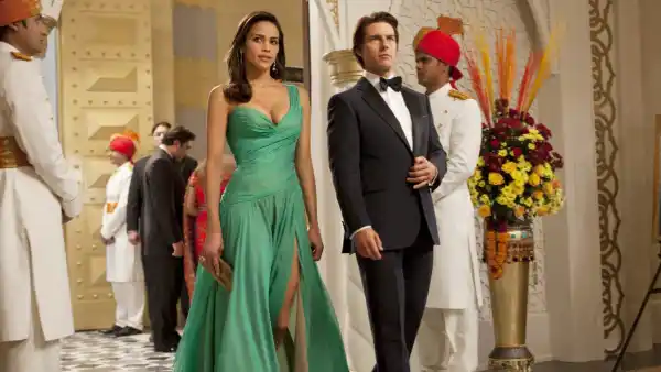 Paul Patton and Tom Cruise in Mission: Impossible — Ghost Protocol