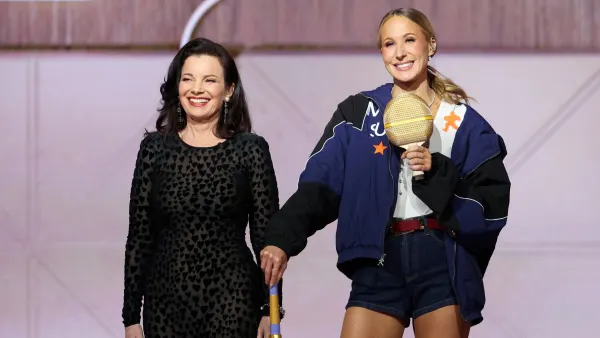 2026 Golden Globes Producer Defends DJ Playing Party Music Throughout Awards Show