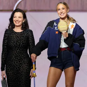 2026 Golden Globes Producer Defends DJ Playing Party Music Throughout Awards Show