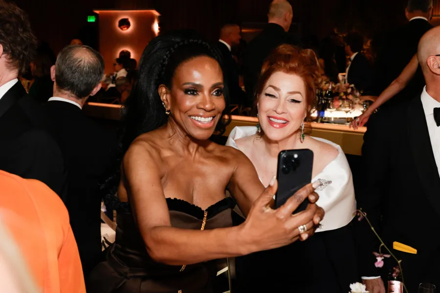 See the Most Memorable Golden Globes Selfies Throughout the Show’s History