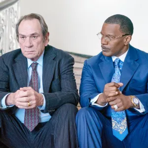 Tommy Lee Jones and Jamie Foxx in The Burial