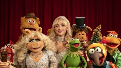 Sabrina Carpenter and the Muppets in The Muppet Show