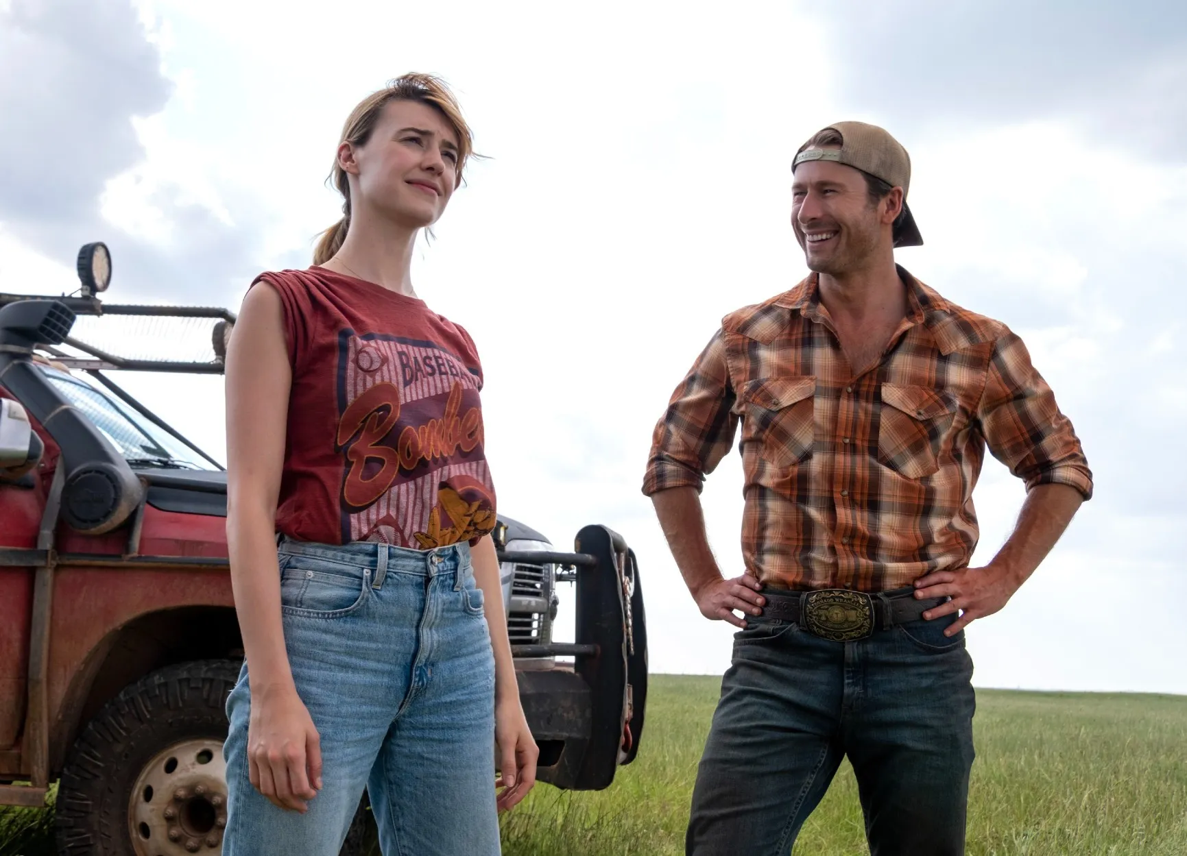 Daisy Edgar-Jones and Glen Powell in Twisters