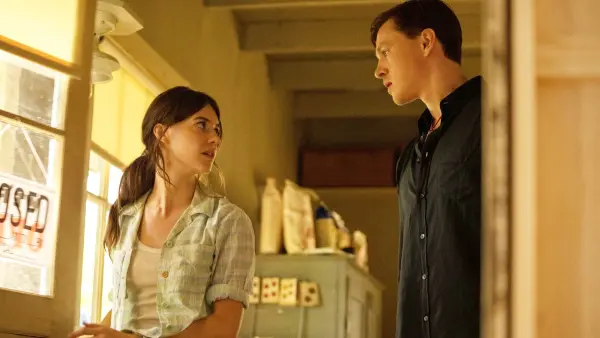 Daisy Edgar-Jones and Harris Dickinson in Where the Crawdads Sing