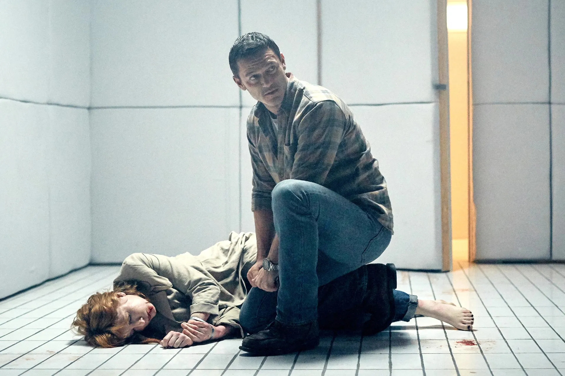 Kelly Reilly and Luke Evans in 10x10