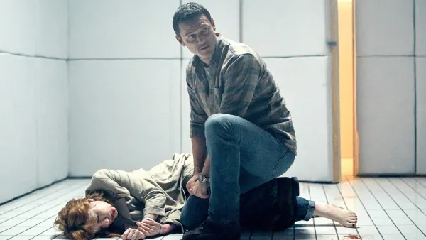 Kelly Reilly and Luke Evans in 10x10