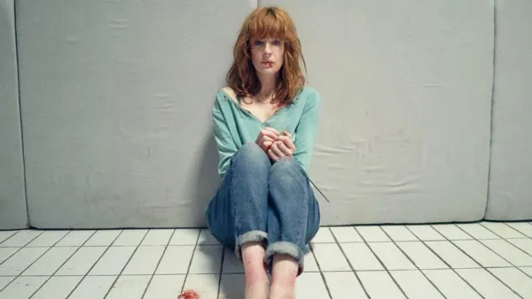 Kelly Reilly in 10x10