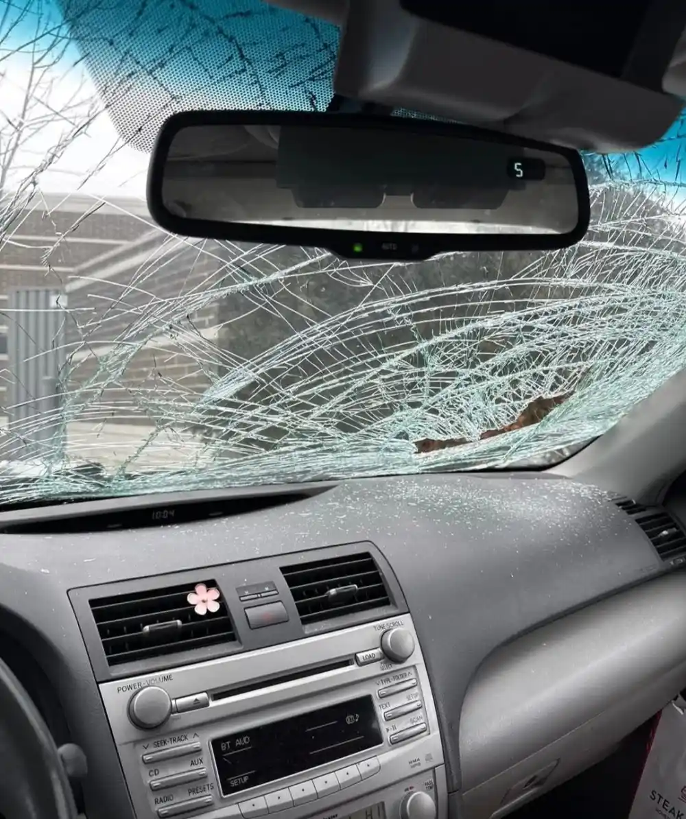 A photo showing the smashed windshielf