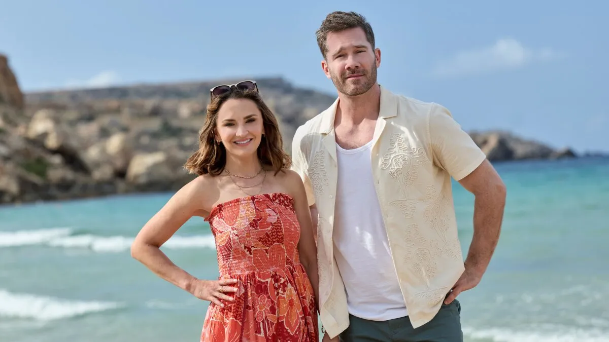 Rachel Leigh Cook and Luke Macfarlane in Caught by Love