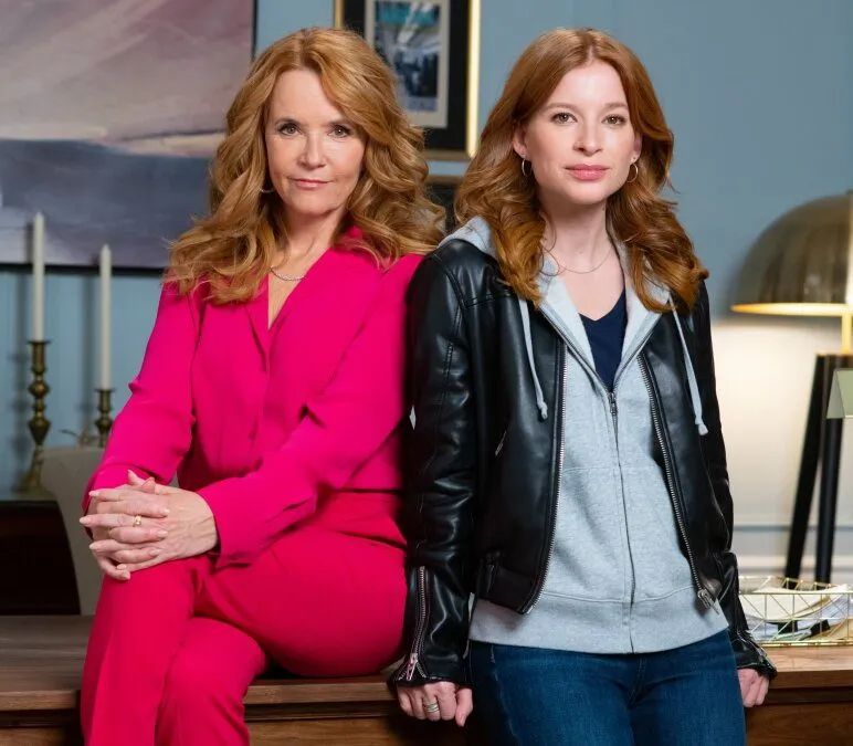 Lea Thompson and Stacey Farber in The Spencer Sisters