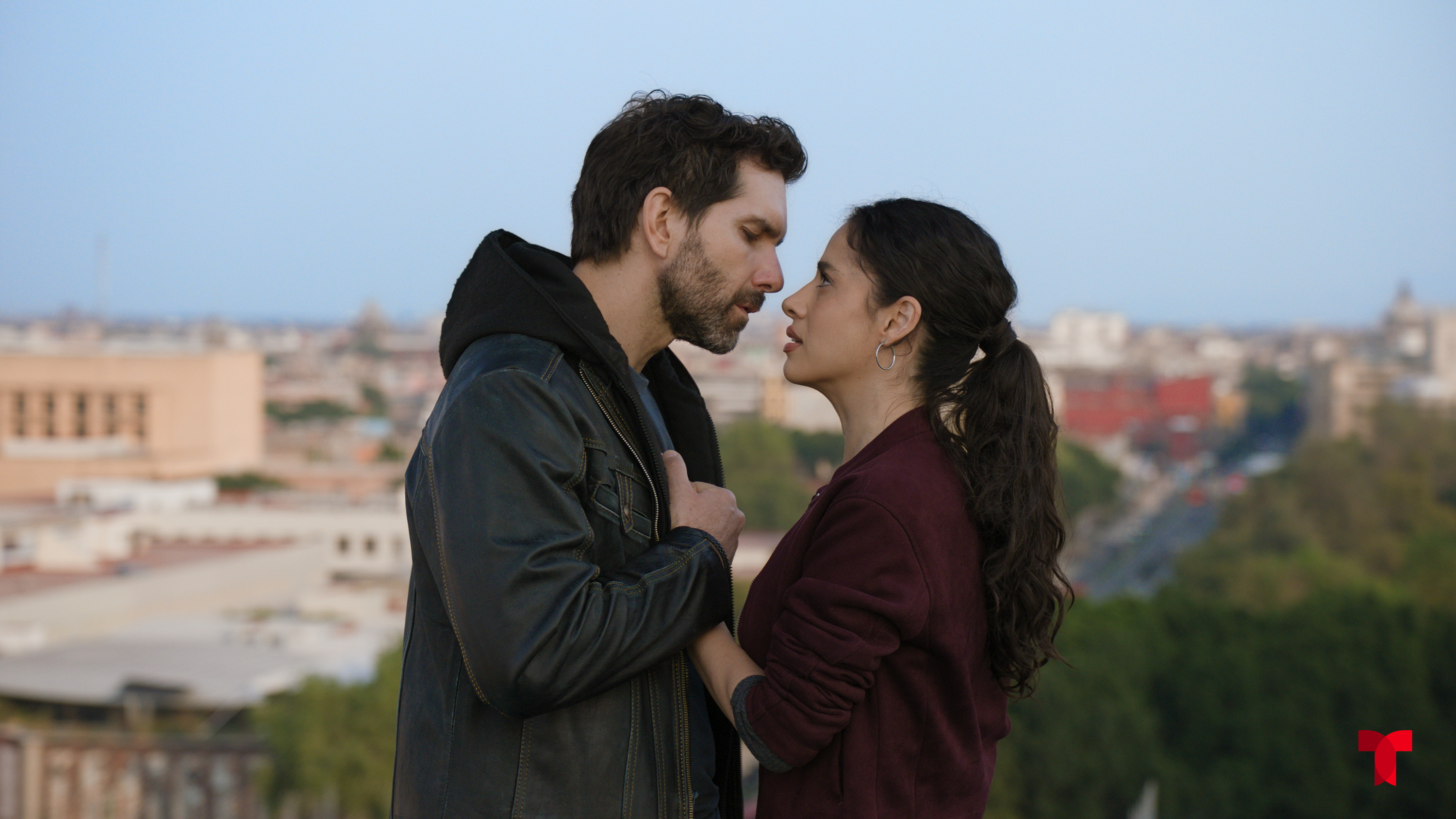 Arap Bethke y Fátima Molina en 'Lobo, Morir Matando'.