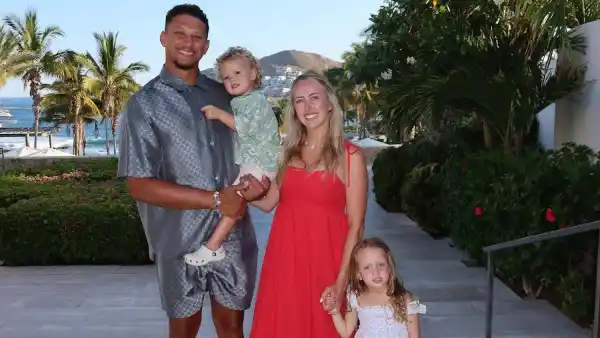 Brittany-and-Patrick-Mahomes_520533105_18517107484024430_472088315585685442_n