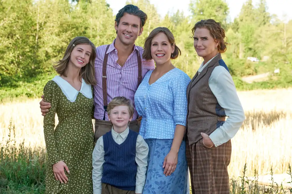 Brooke Shields Previews Charlottes Emotional 2 Episode Return to Hope Valley on When Calls the Heart Cast