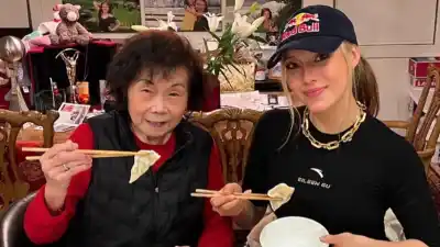Eileen Gu with her grandma