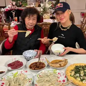 Eileen Gu with her grandma