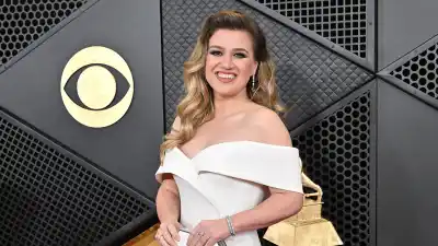 Feature Kelly Clarkson 2608 Luxury Handbag Shopping Cover Story