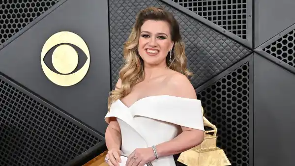 Feature Kelly Clarkson 2608 Luxury Handbag Shopping Cover Story