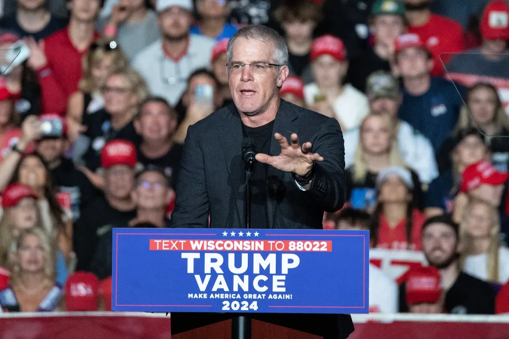 GettyImages-2181343906 brett favre turning point usa halftime show