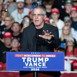 GettyImages-2181343906 brett favre turning point usa halftime show