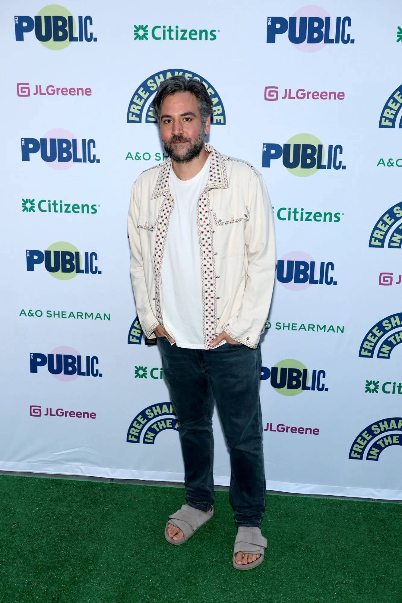 GettyImages-2231383402-josh-radnor