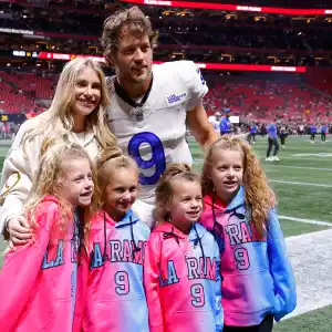 GettyImages-2253983597Kelly-and-Matthew-Stafford-Walk-Red-Carpet-With-4-Daughters-at-NFL-Honors.jpg