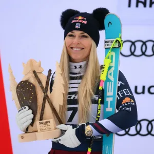 Lindsey Vonn Visits Former Coachs Grave After Crash Jeopardizes Olympic Hopes