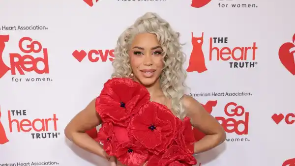 Love Islands Amaya Papaya Says Shes Very in Love With New Man After Bryan Arenales Split