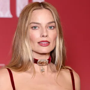 Margot Robbie Says an Actor Gave Her a Book Encouraging Her to 'Eat Less'