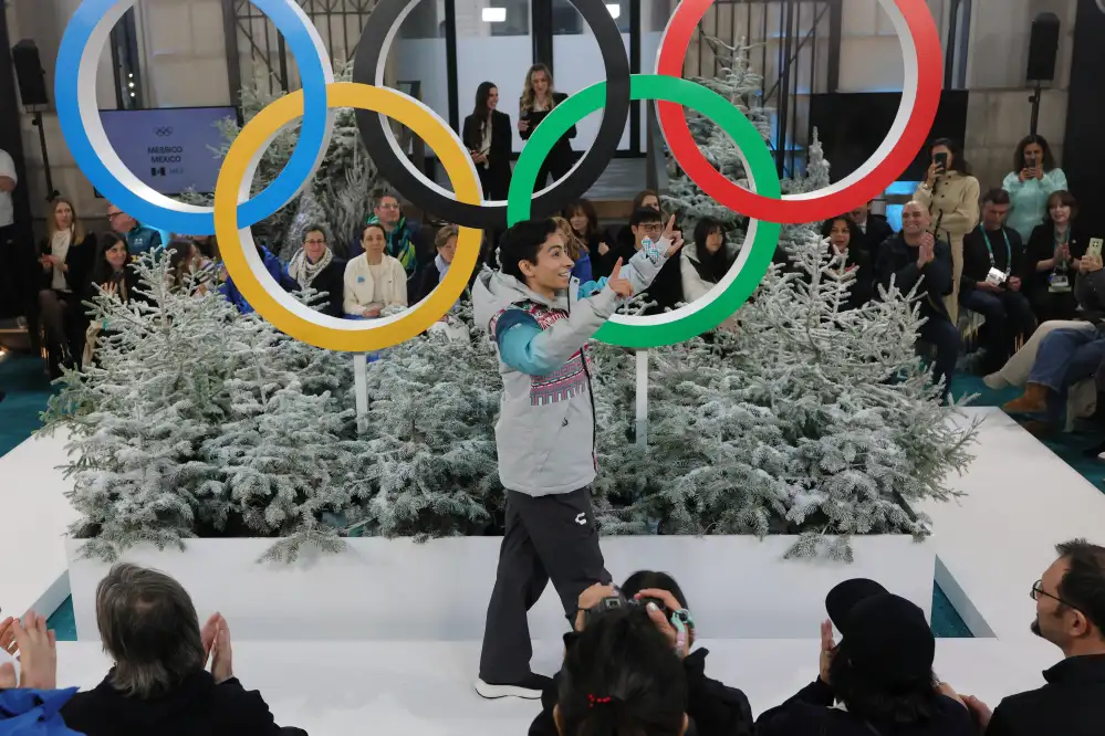 Donovan Carrillo en su presentaci&oacute;n en Mil&aacute;n, Italia, ciudad sede de los Juegos Ol&iacute;mpicos de Invierno 2026.
