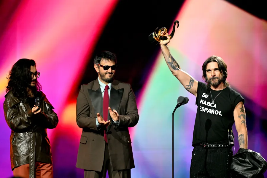 Simón Vargas Morales, Juan Pablo Isaza y Juanes.