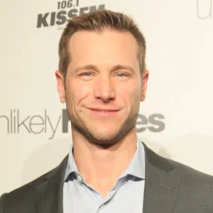 Former Bachelor Jake Pavelka Engaged to Girlfriend After 2 Years of Dating