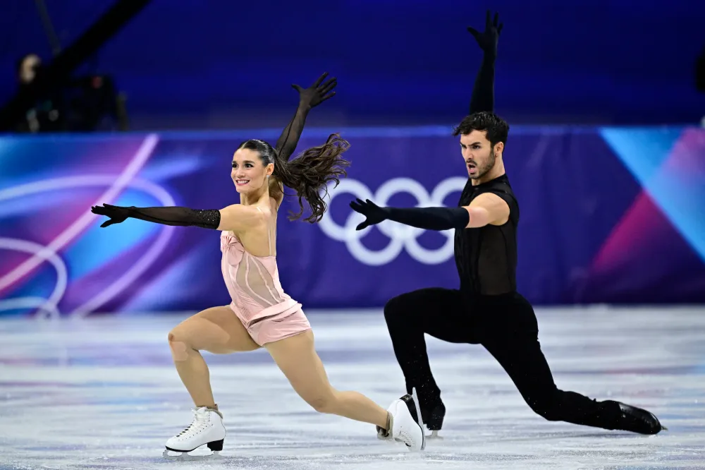 Guillaume-Cizeron-and-Laurence-Fournier-Beaudry-GettyImages-2260270838