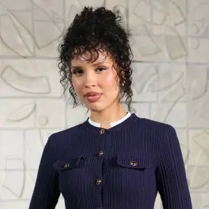 Influencer Nara Smith Reveals Why She Is Storing Her Breastmilk Outside in the Snow Feature