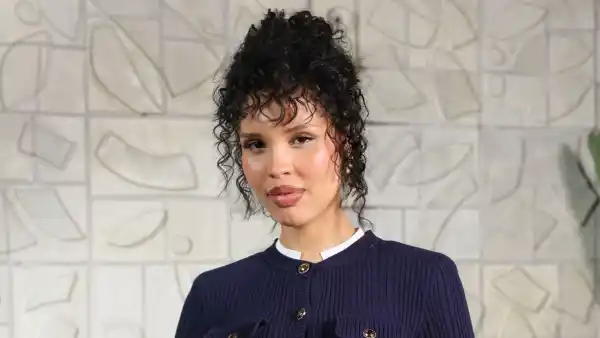 Influencer Nara Smith Reveals Why She Is Storing Her Breastmilk Outside in the Snow Feature