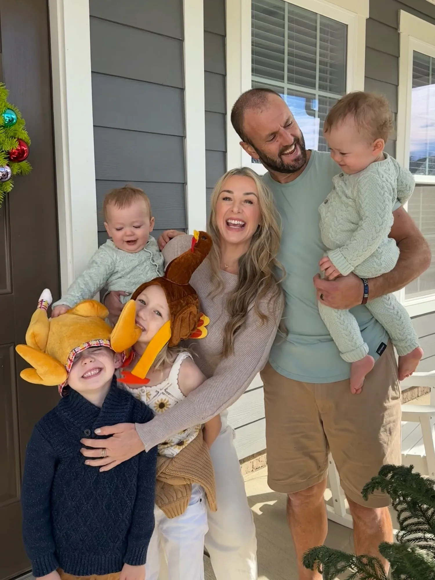 Jamie-Otis-and-Family_1764271583_3775306130655279898_247147278