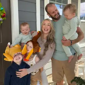 Jamie-Otis-and-Family_1764271583_3775306130655279898_247147278