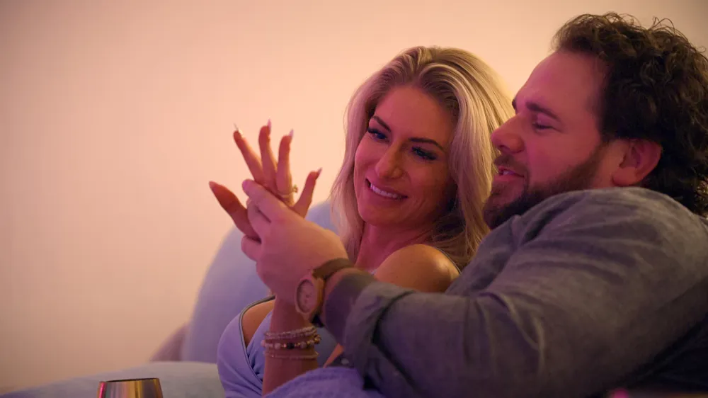 Jordan-and-Amber-Love_Is_Blind_n_S10_E5_00_36_30_15R