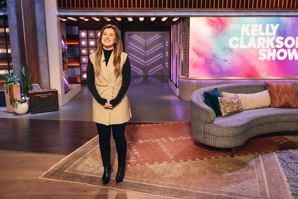 Kelly Clarkson 2608 Luxury Handbag Shopping Cover Story Talk Show