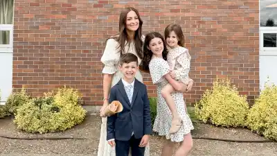 Melissa-Mae-Carlton-and-Kids_1746997597_3630401434266438055_18760193251