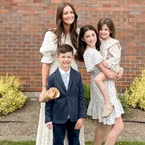 Melissa-Mae-Carlton-and-Kids_1746997597_3630401434266438055_18760193251