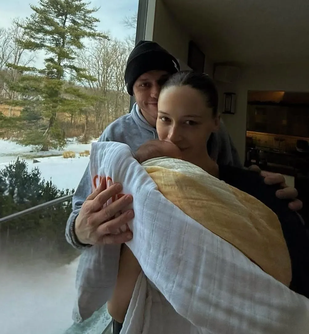 Why Pete Davidsons Girlfriend Elsie Hewitt Hated Being Pregnant