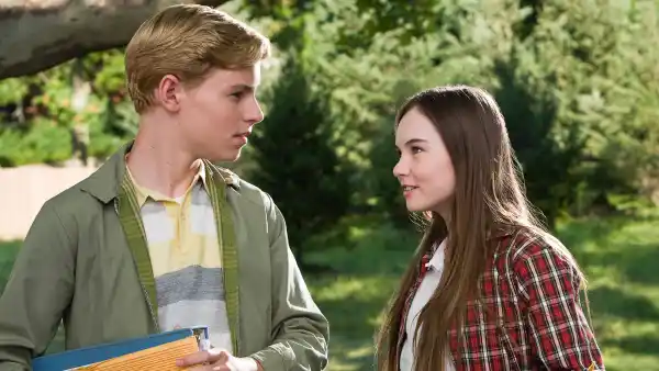 Callan McAuliffe and Madeline Carroll in Flipped
