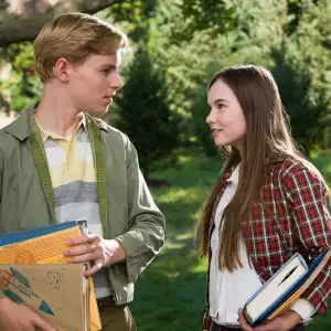 Callan McAuliffe and Madeline Carroll in Flipped