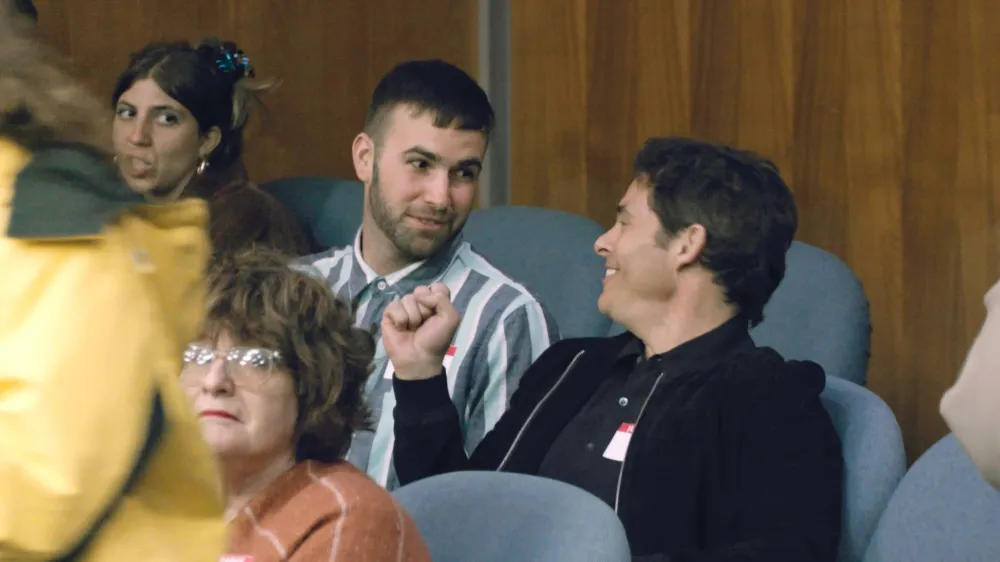 Ronald Gladden and James Marsden in Jury Duty
