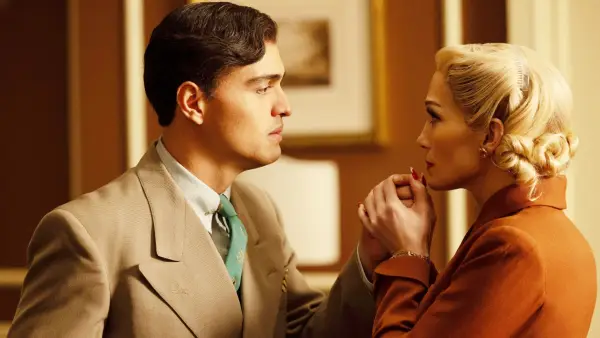 Tonatiuh and Jennifer Lopez in Kiss of the Spider Woman