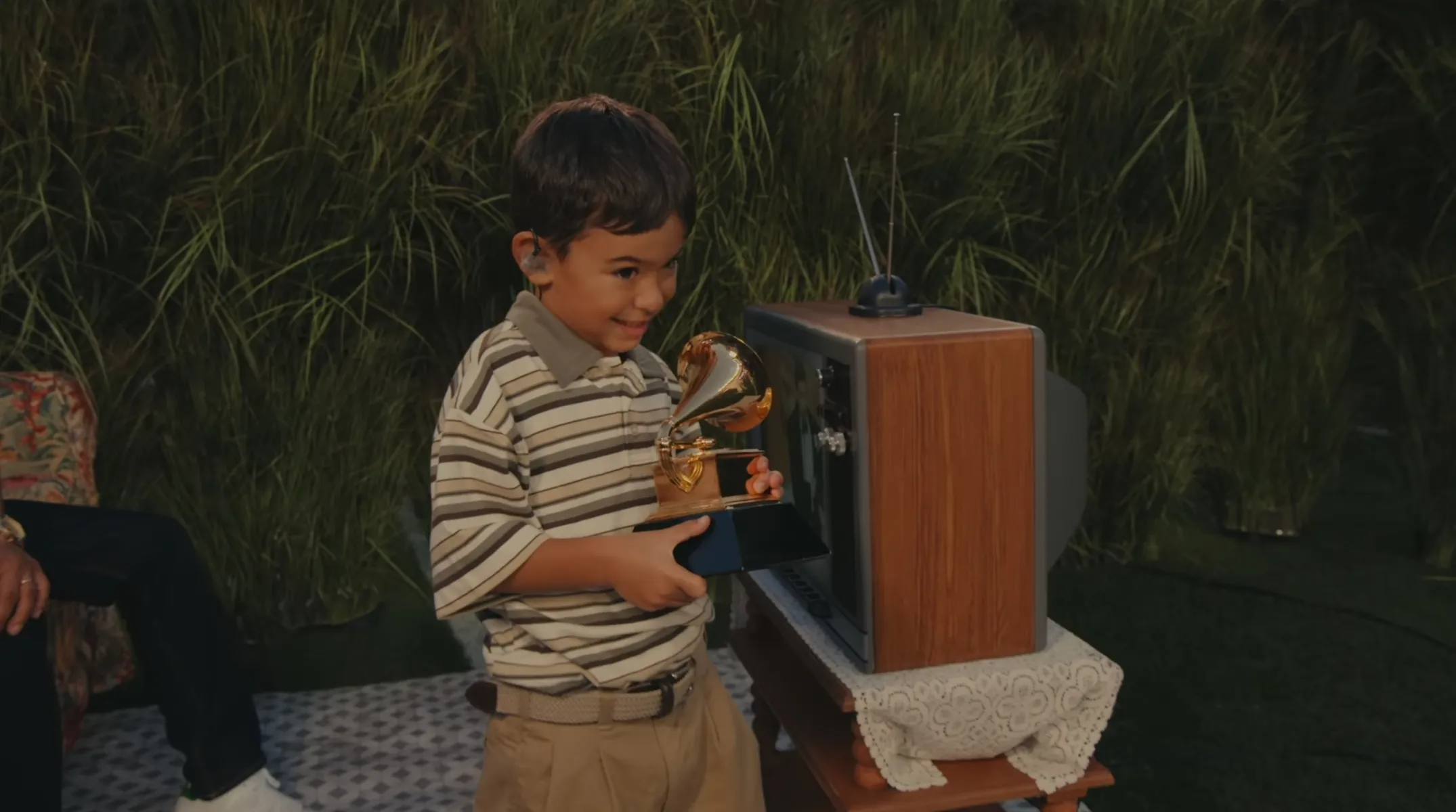 Who Is Lincoln Fox Meet the Boy Who Went Viral for Appearing in Bad Bunny Super Bowl Halftime Show