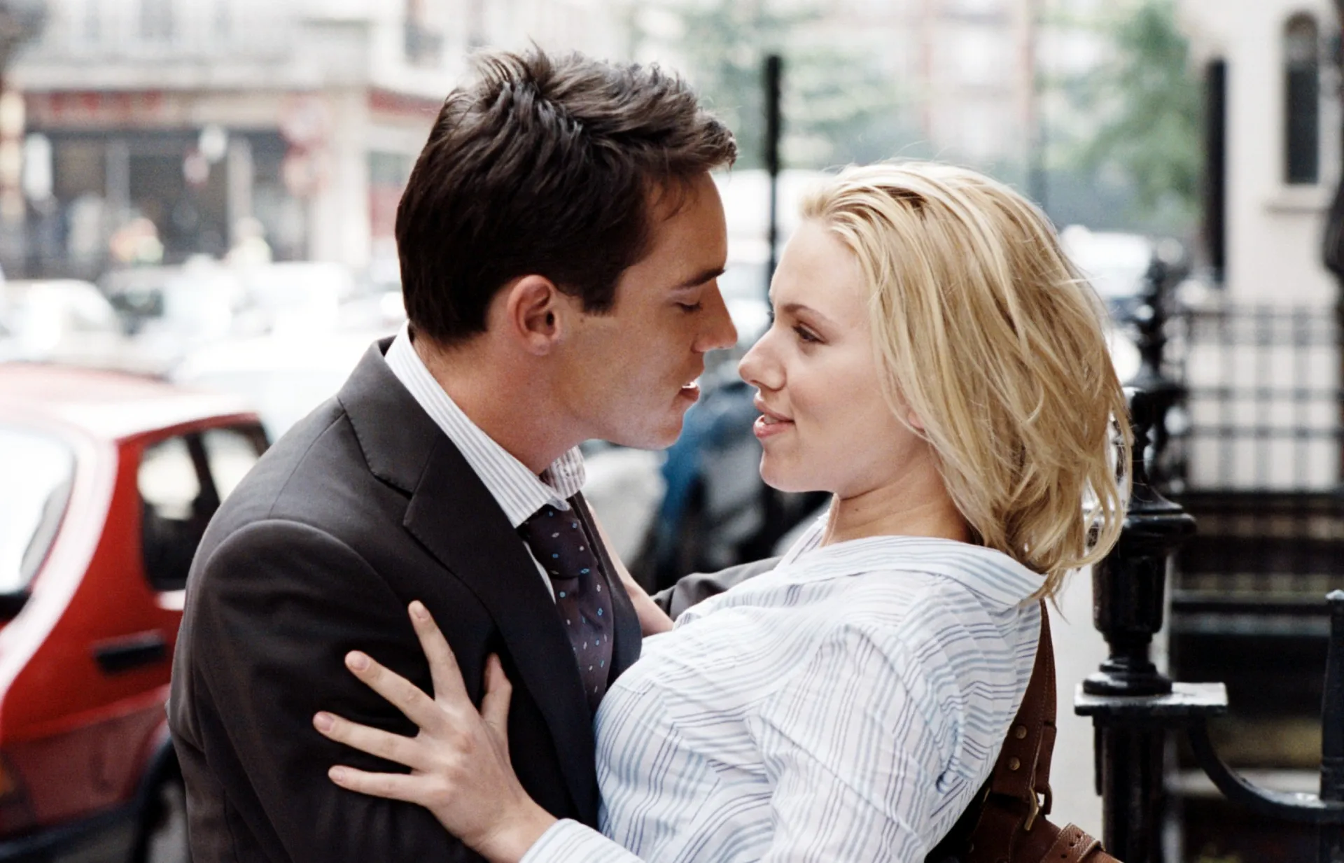Jonathan Rhys Meyers and Scarlett Johansson in Match Point