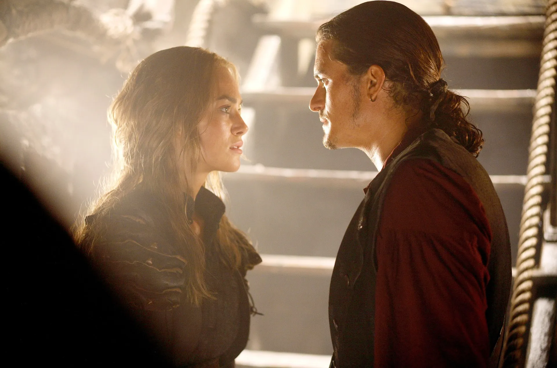 Keira Knightley and Orlando Bloom in Pirates of the Caribbean: At World's End