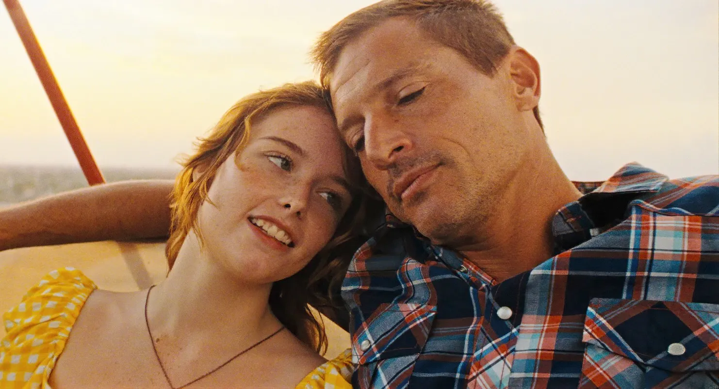 Suzanna Son and Simon Rex in Red Rocket